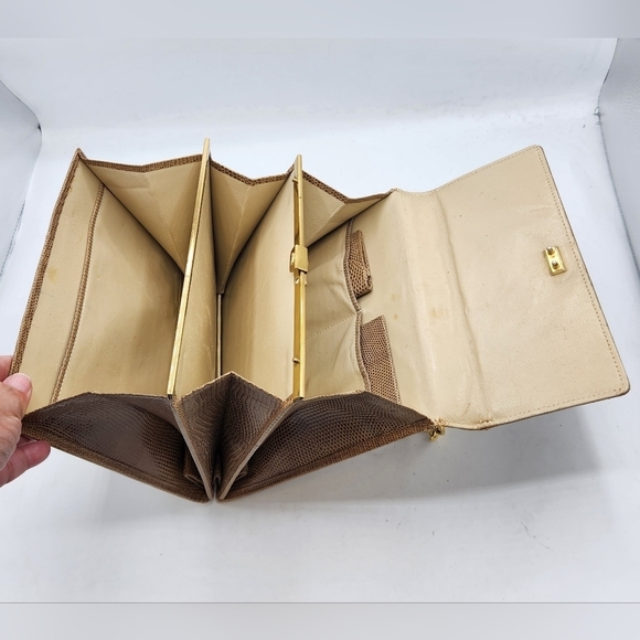 Vintage Accordion Tan Lizard Purse Secret Compartment With Extra Accessories. - Picture 8 of 16